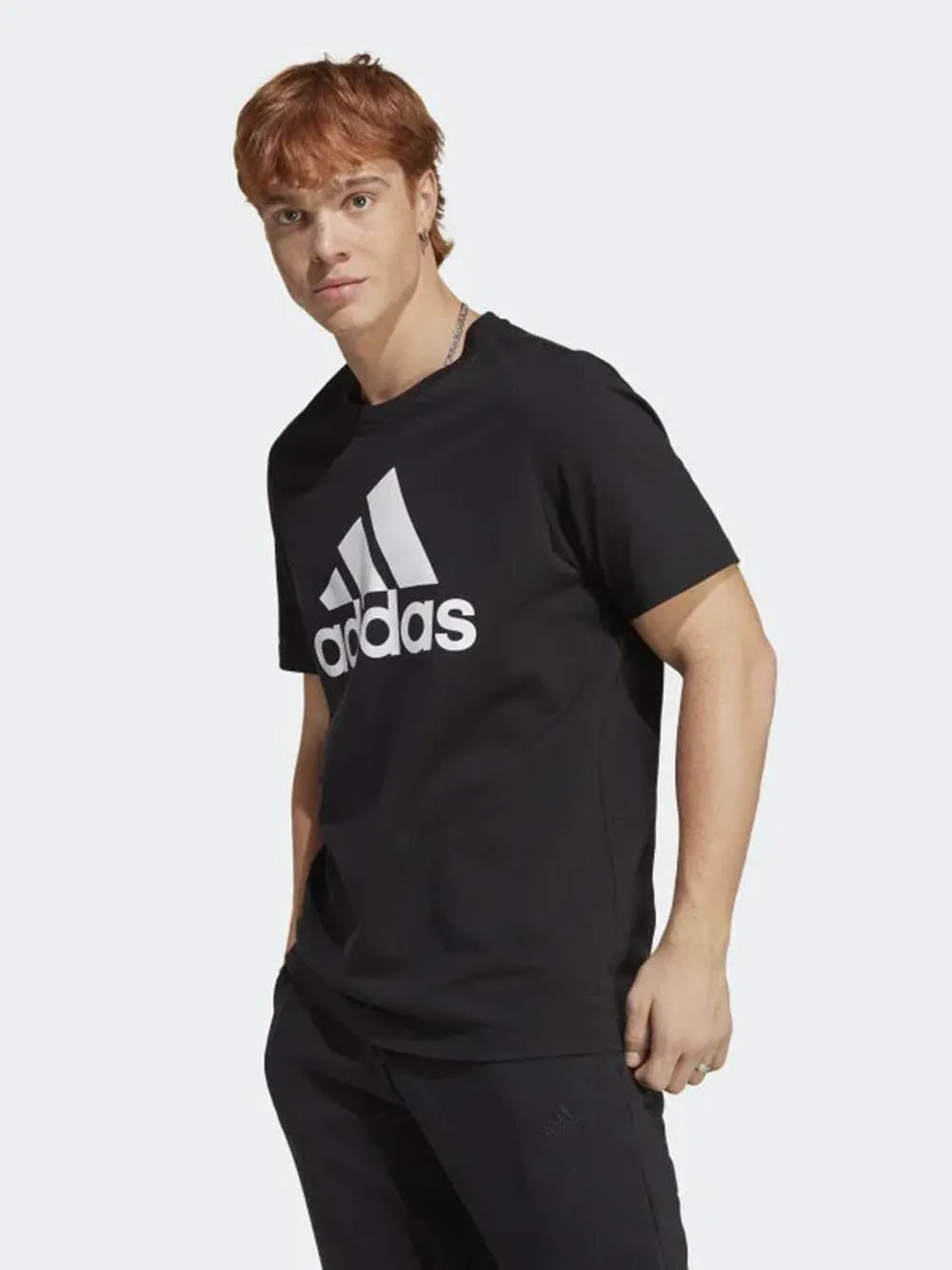 T-shirt Adidas nera da uomo con stampa big logo